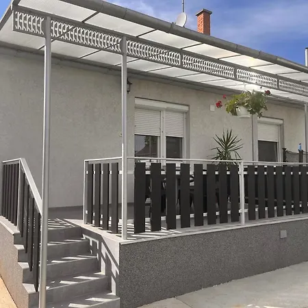 Pandora Pool Διαμέρισμα